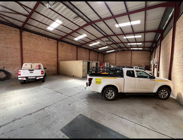 1,560M² WAREHOUSE FOR SALE IN SUNDERLAND RIDGE
